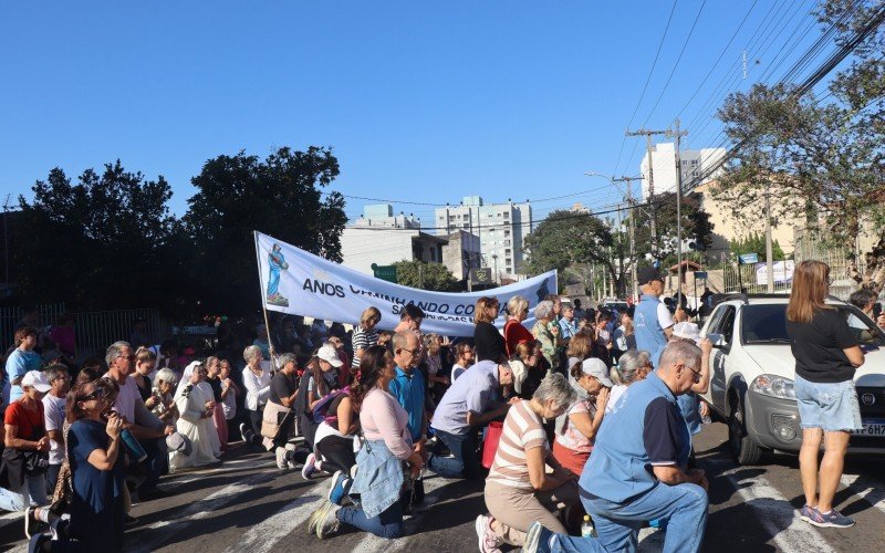 Romaria das Mães reuniu centenas de fieis na manhã deste domingo (04).