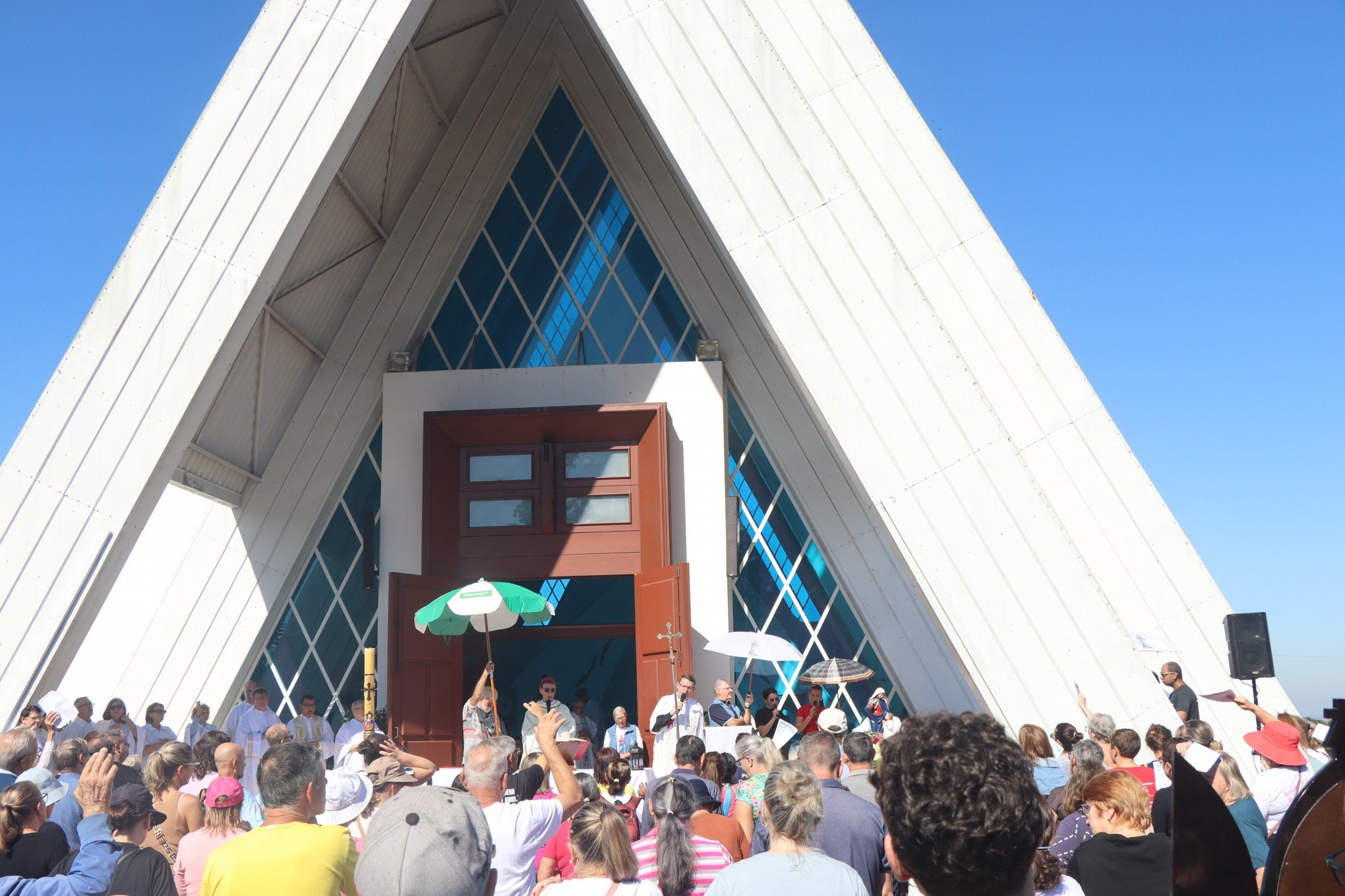 Romaria das Mães reúne centenas de pessoas em Novo Hamburgo; veja fotos