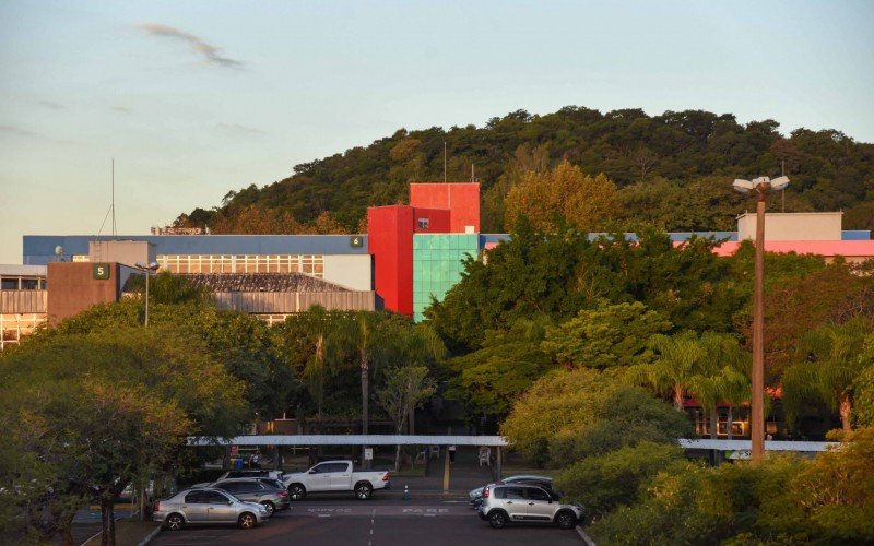 Prédio Bicolor da Universidade Feevale vai receber a escola | abc+