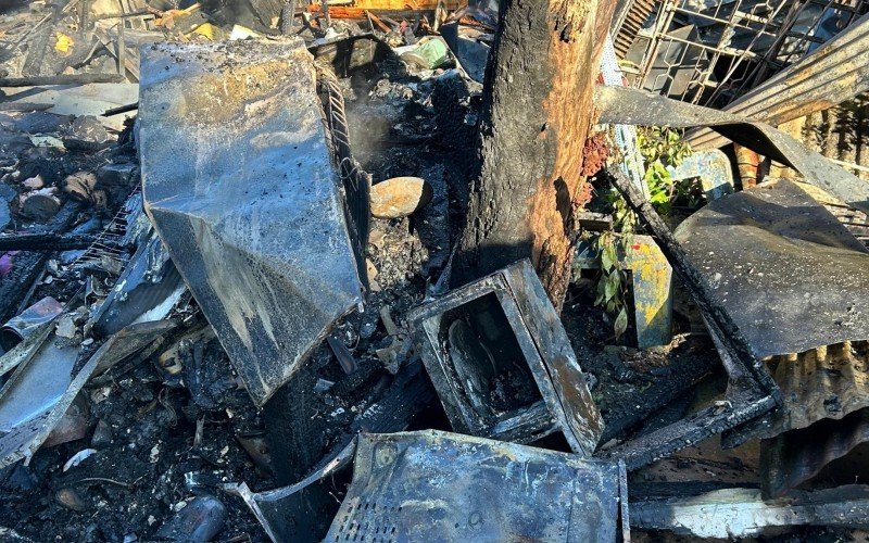 Quatro pessoas são retiradas de casa em chamas em Novo Hamburgo