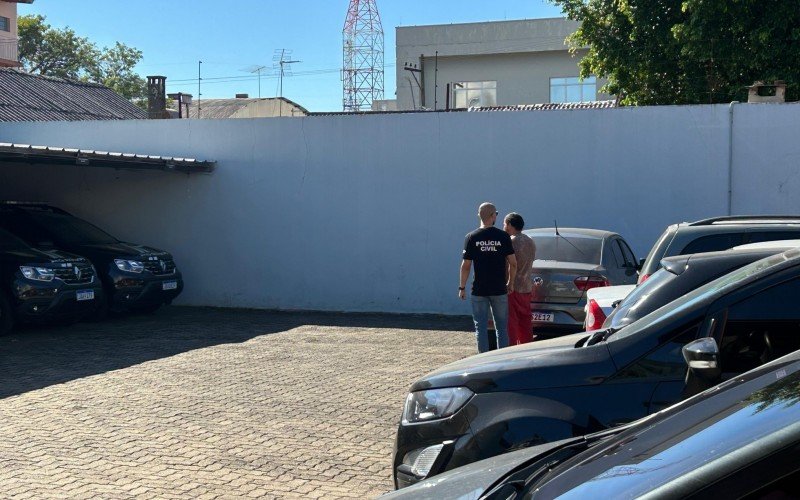 Pai que deu oito facadas na filha de 16 anos foi preso no início do mês | abc+
