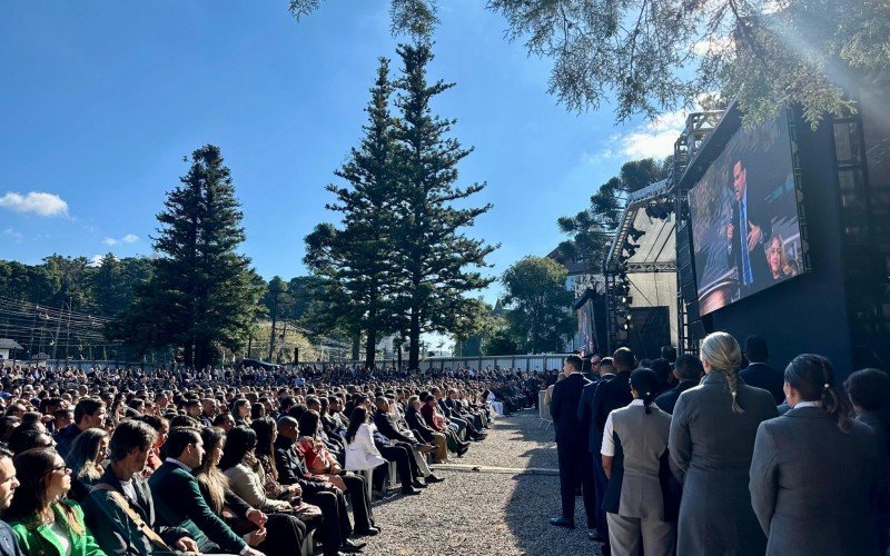 Lançamento da pedra fundamental do Templo de Salomão em Gramado reuniu multidão de fiéis e autoridades