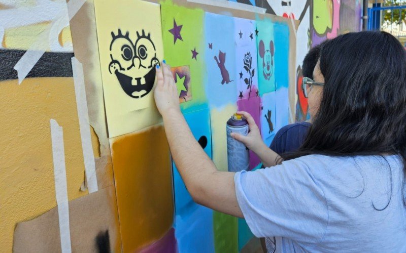 Alunos puderam fazer mural na última oficina do projeto Viva Perifa na Escola Paulo Beck - Luiza