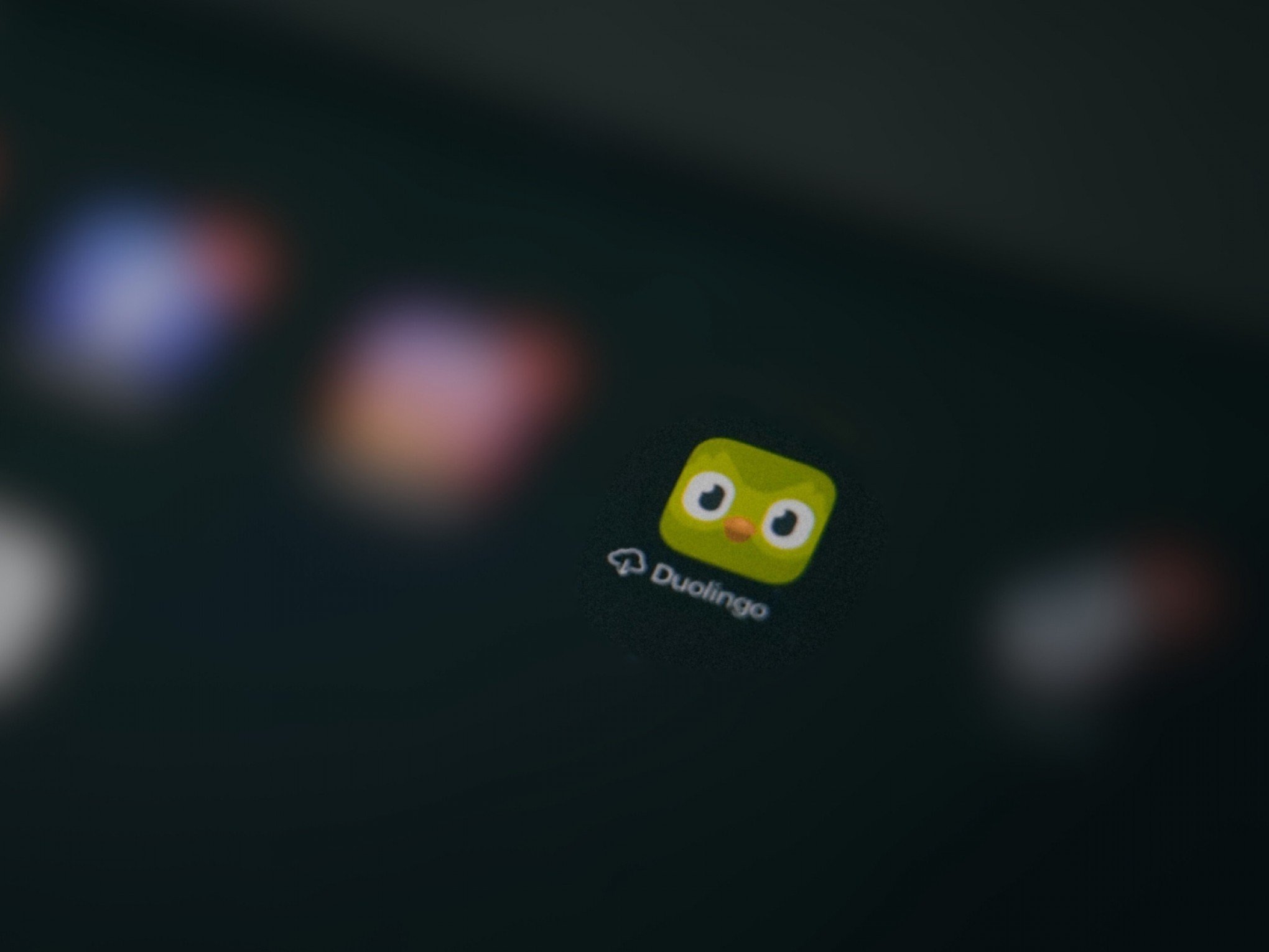 Demitidos e substituídos por IA: Entenda o que vai acontecer com Duolingo