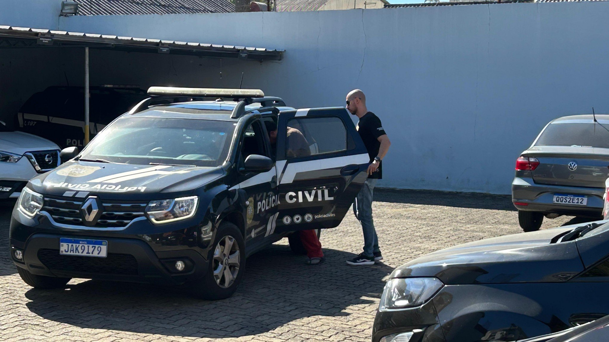 Pai que deu oito facadas na filha de 16 anos é preso no Vale do Sinos