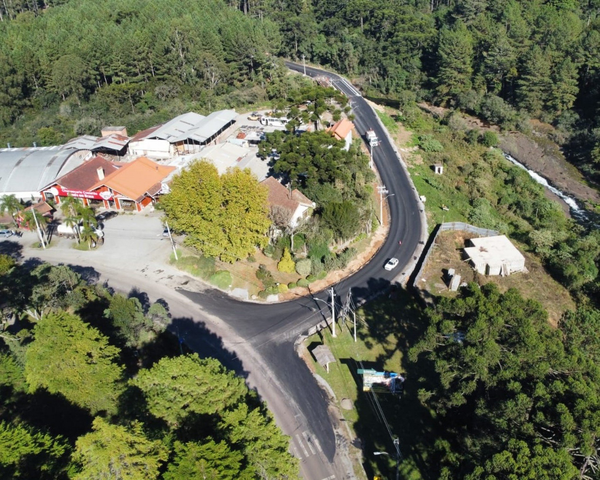 Concluída pavimentação em via alternativa entre Gramado e Canela