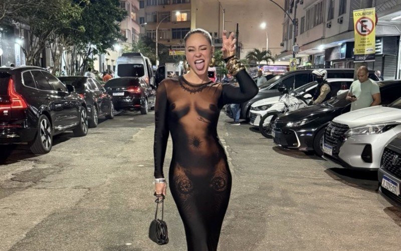 Paolla Oliveira posa com vestido que dá a impressão de nudez | abc+