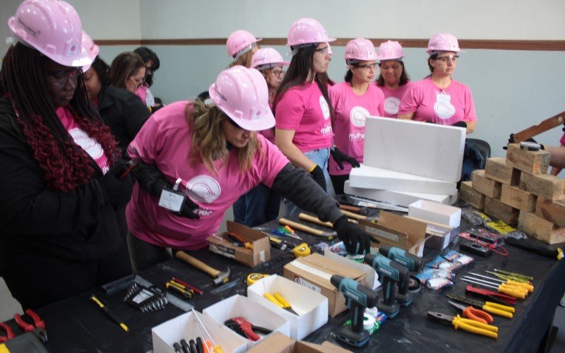 Regenera RS, projeto do Instituto Mulher em Construção, realizou aulão de ferramentas nesta terça-feira (6) | abc+