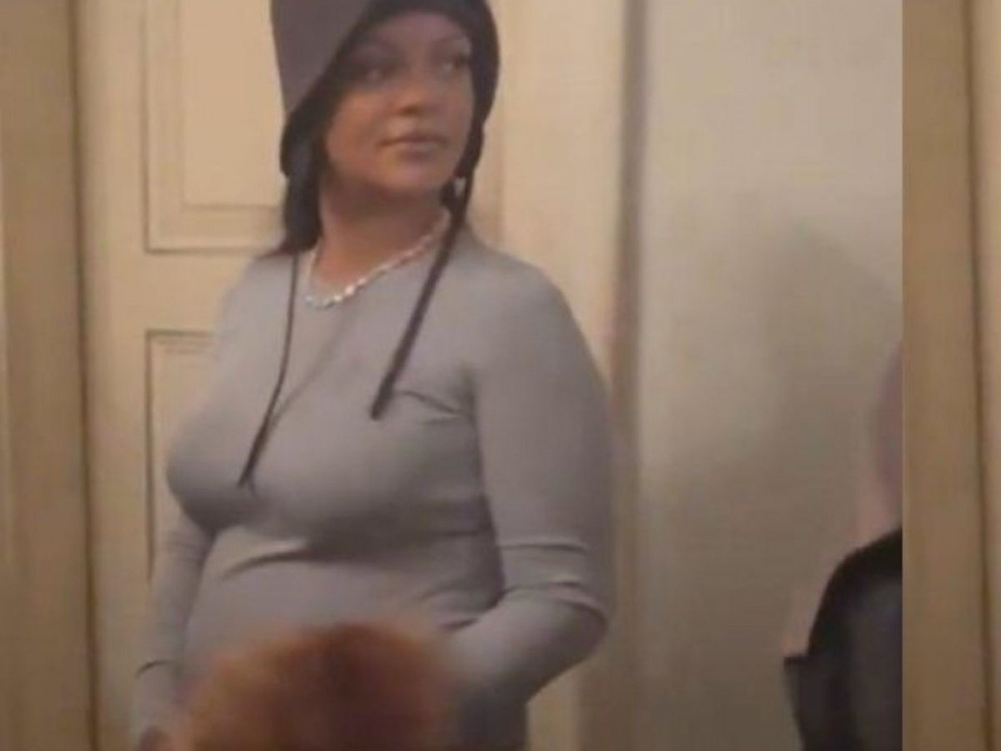 Rihanna apareceu grávida do terceiro filho pela primeira vez nesta segunda-feira | abc+