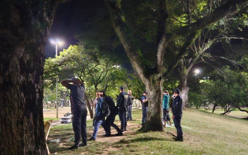 Patrulhamento preventivo foi realizado em praças do Centro da cidade na madrugada desta quarta-feira (7) 