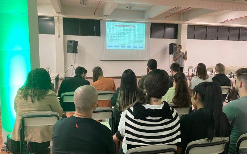 Médicos da rede municipal participam de capacitação para implantação do projeto Farmácia Viva em São Leopoldo