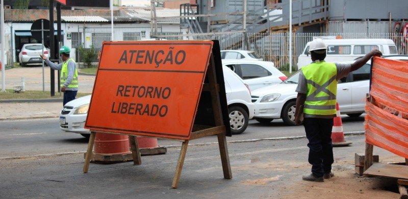 Obras no Viaduto da Metrovel em Canoas 