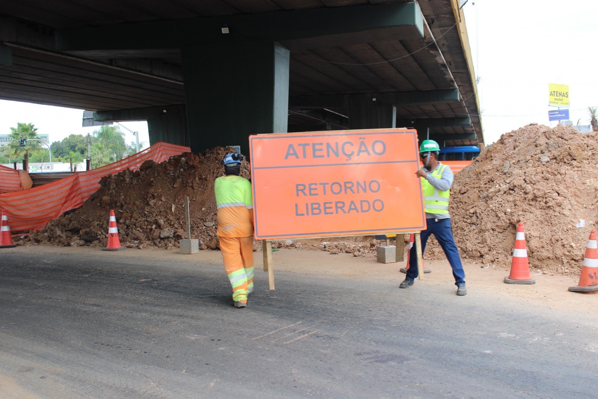 Obras no Viaduto da Metrovel em Canoas 