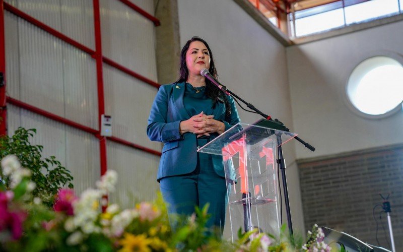 Adriane Perin assume presidência da Famurs | abc+