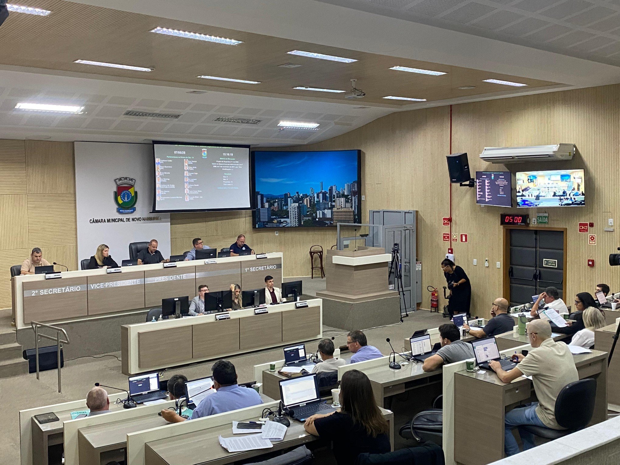 Vereadores de Novo Hamburgo aprovam mudança no horário das sessões das segundas-feiras