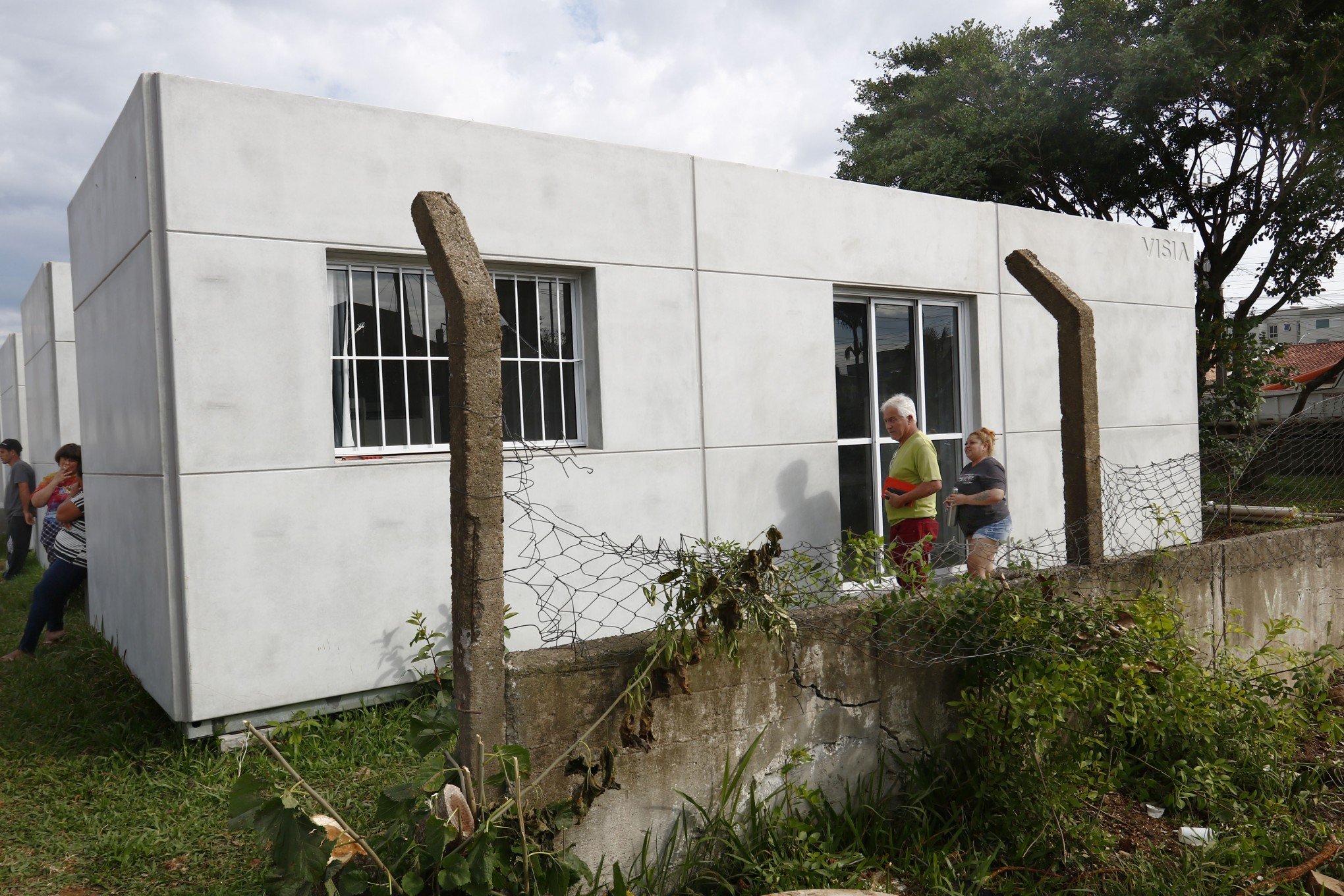 Famílias abrigadas no CHA Esperança visitam novos lares provisórios