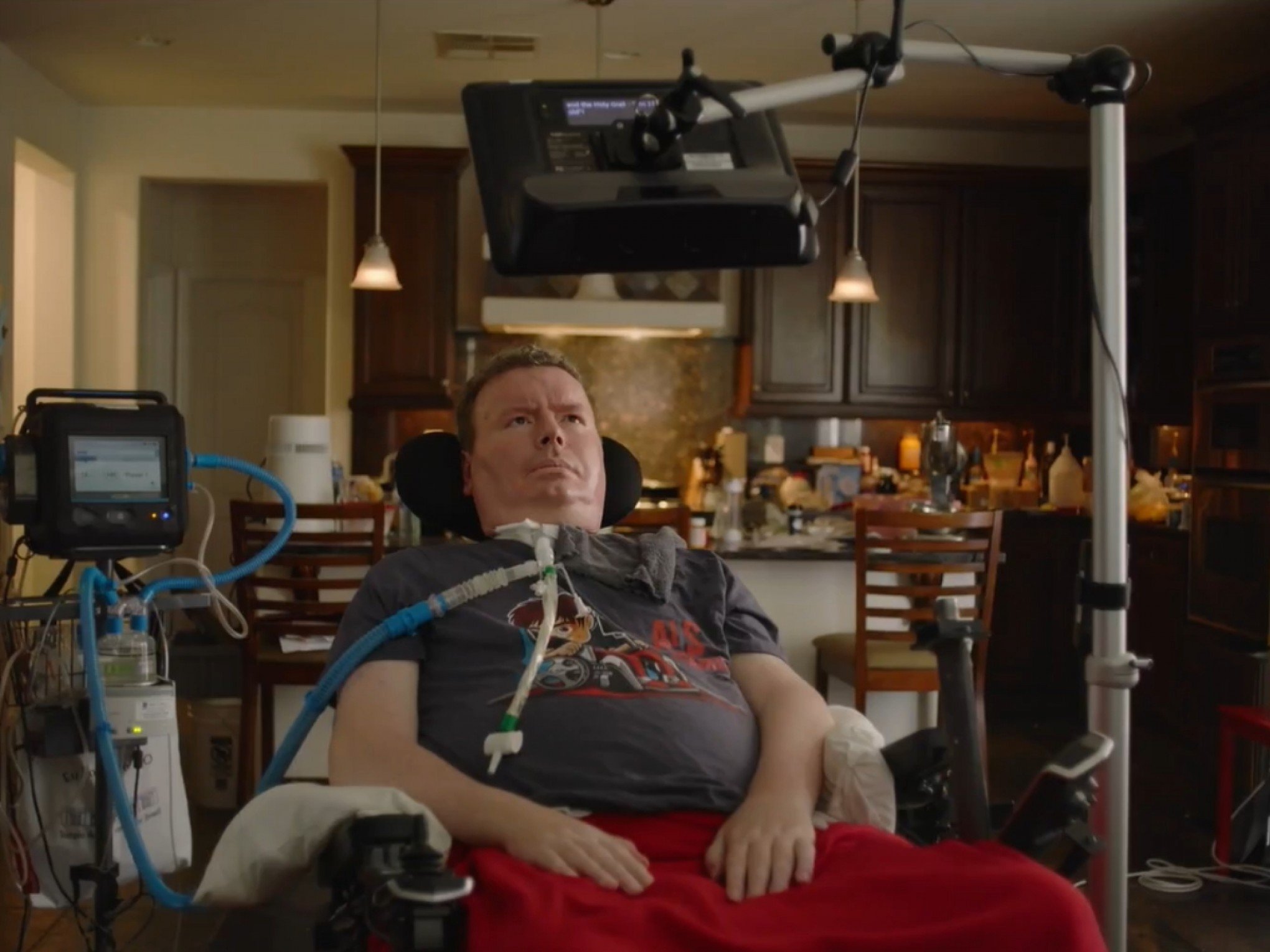 Homem digita por pensamento com chip cerebral da Neuralink de Musk; entenda