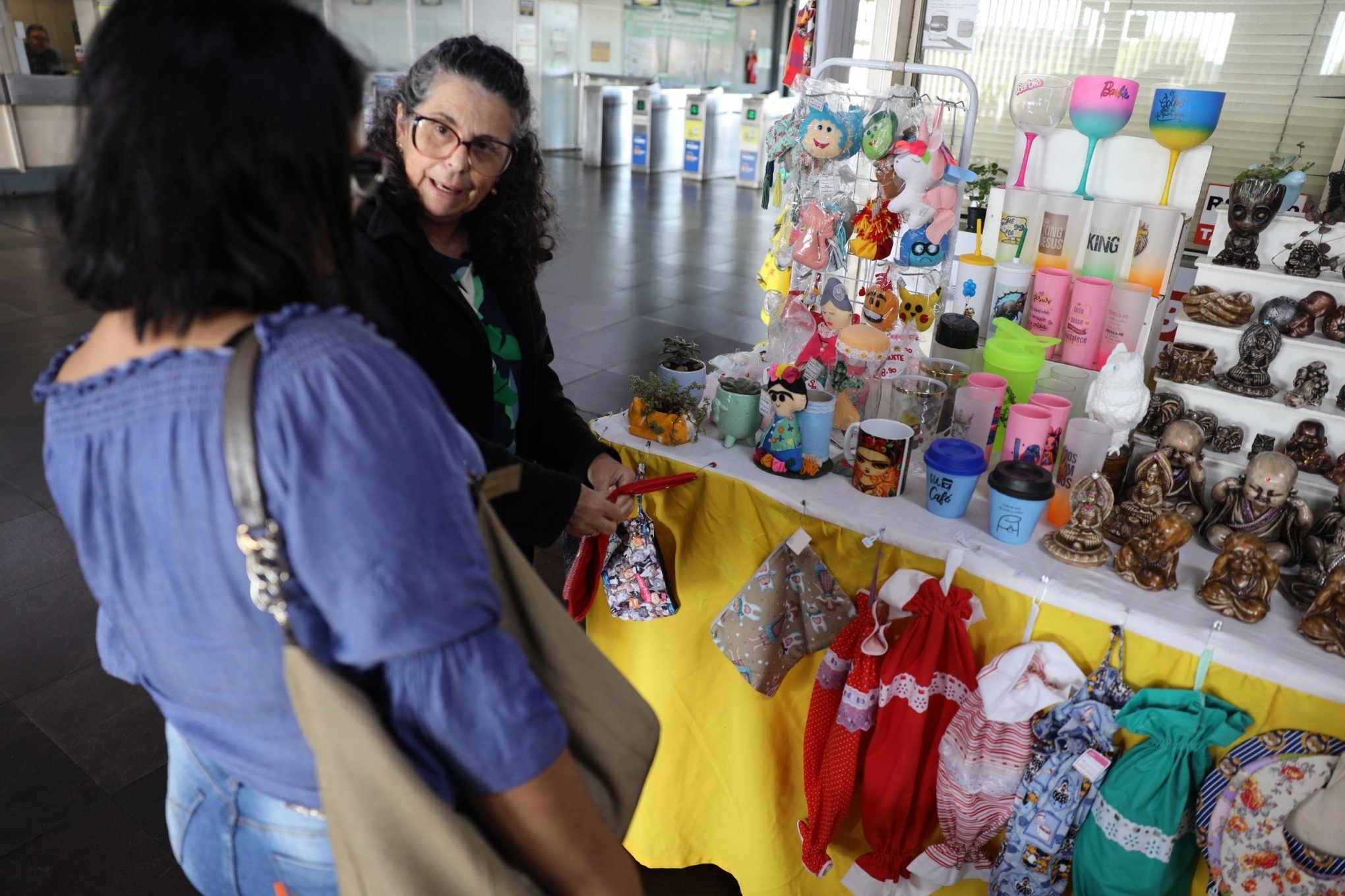 Estações da Trensurb na região recebem feira de artesanato alusiva ao Dia das Mães