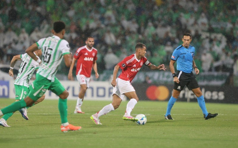 Alan Patrick marcou o único gol do Inter na derrota para o Atlético Nacional | abc+
