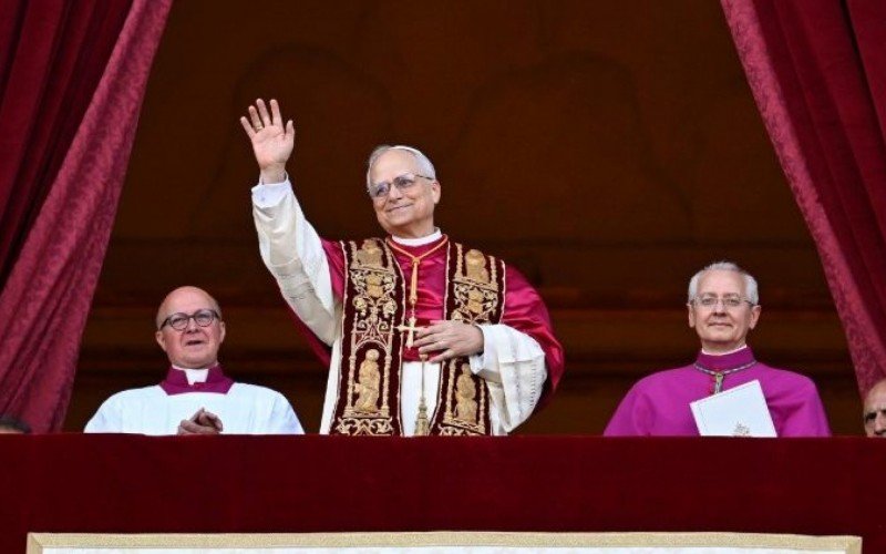 Primeira aparição do papa Leão XIV | abc+