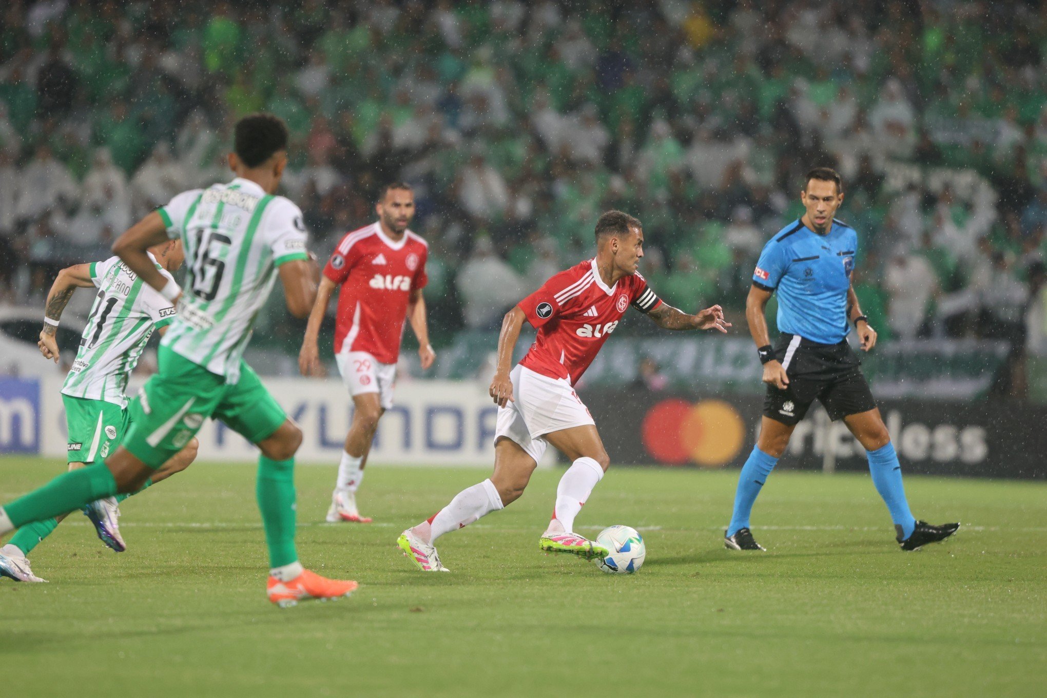 Inter perde para o Atlético Nacional e se complica na Libertadores