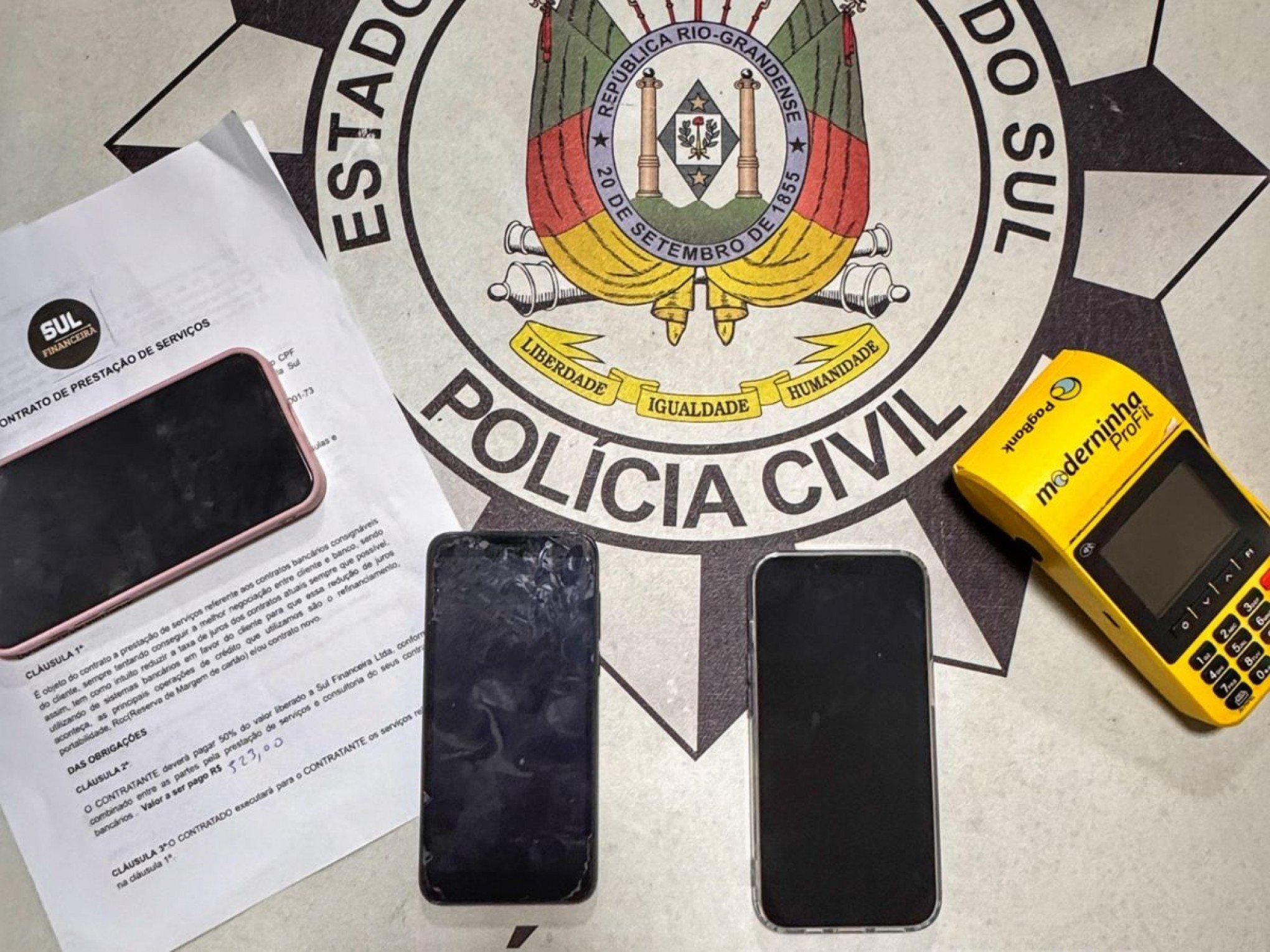 Dupla é presa por suspeita de aplicar golpes contra aposentados na Serra