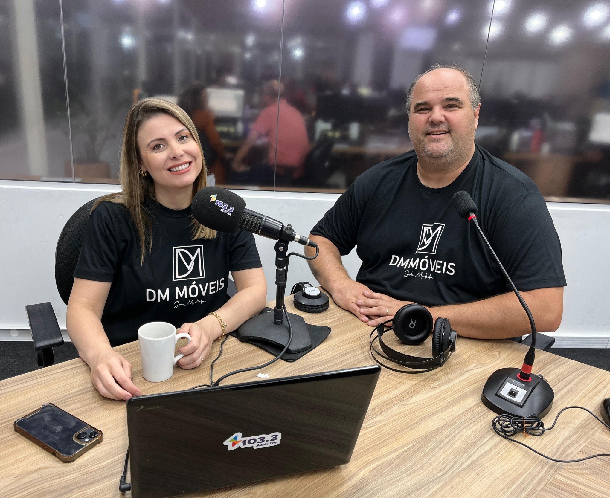 Assista ao programa Coffee Break com Martin Behrend e Kelly Veronez desta sexta-feira, 6 de junho