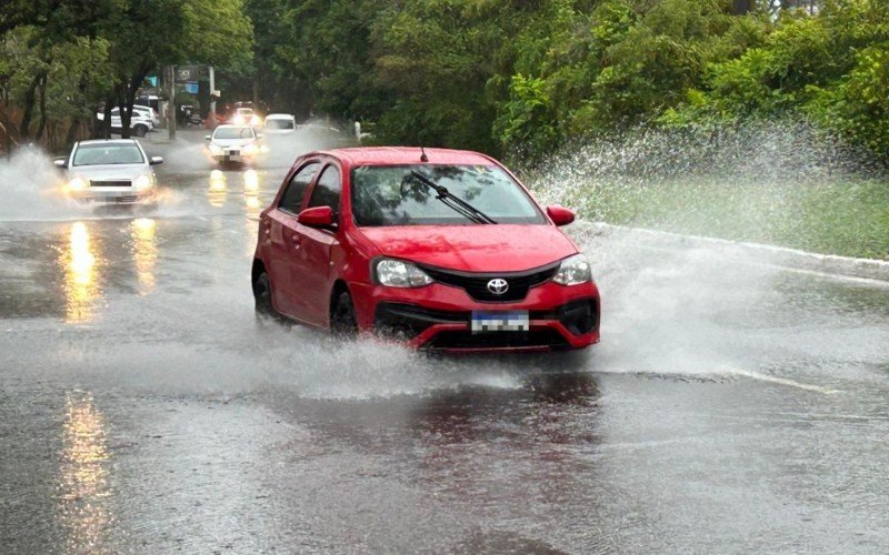 Chuva causa alagamentos em ruas de Novo Hamburgo | abc+