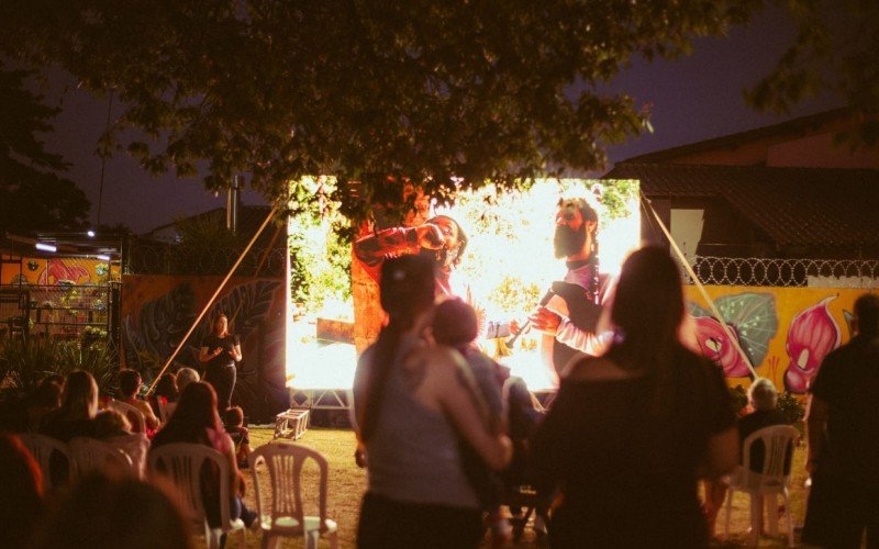 Primeira exibição do CineSul ocorreu na Praça Gastronômica Vena, no bairro Feitoria