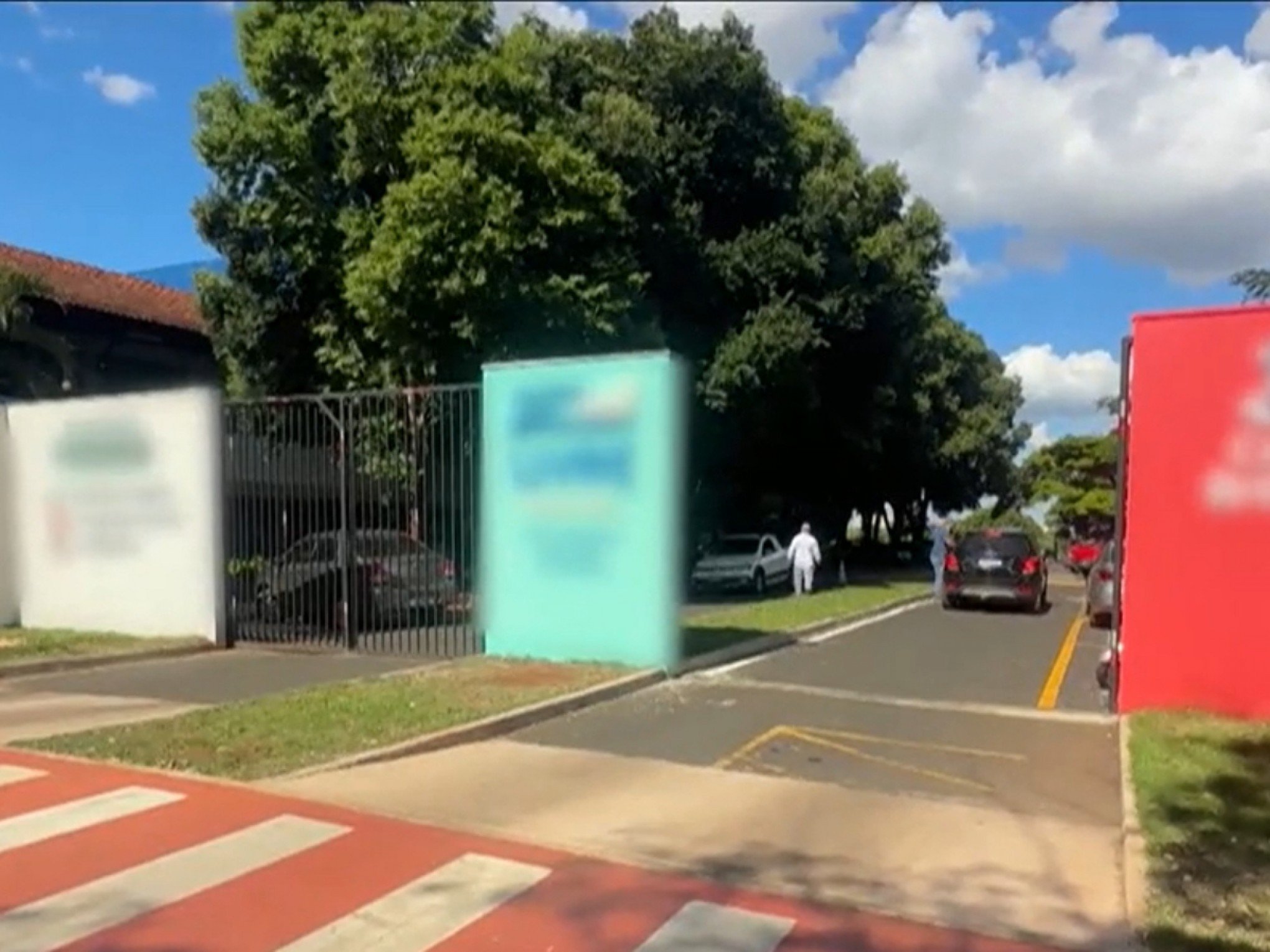 Adolescente de 14 anos é morta com golpes de tesoura por colega durante aula em escola particular