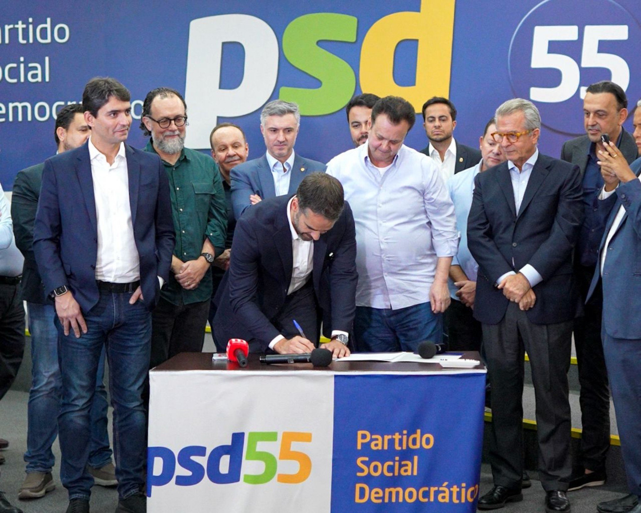 Eduardo Leite se filia ao PSD e é anunciado como pré-candidato à presidência da República