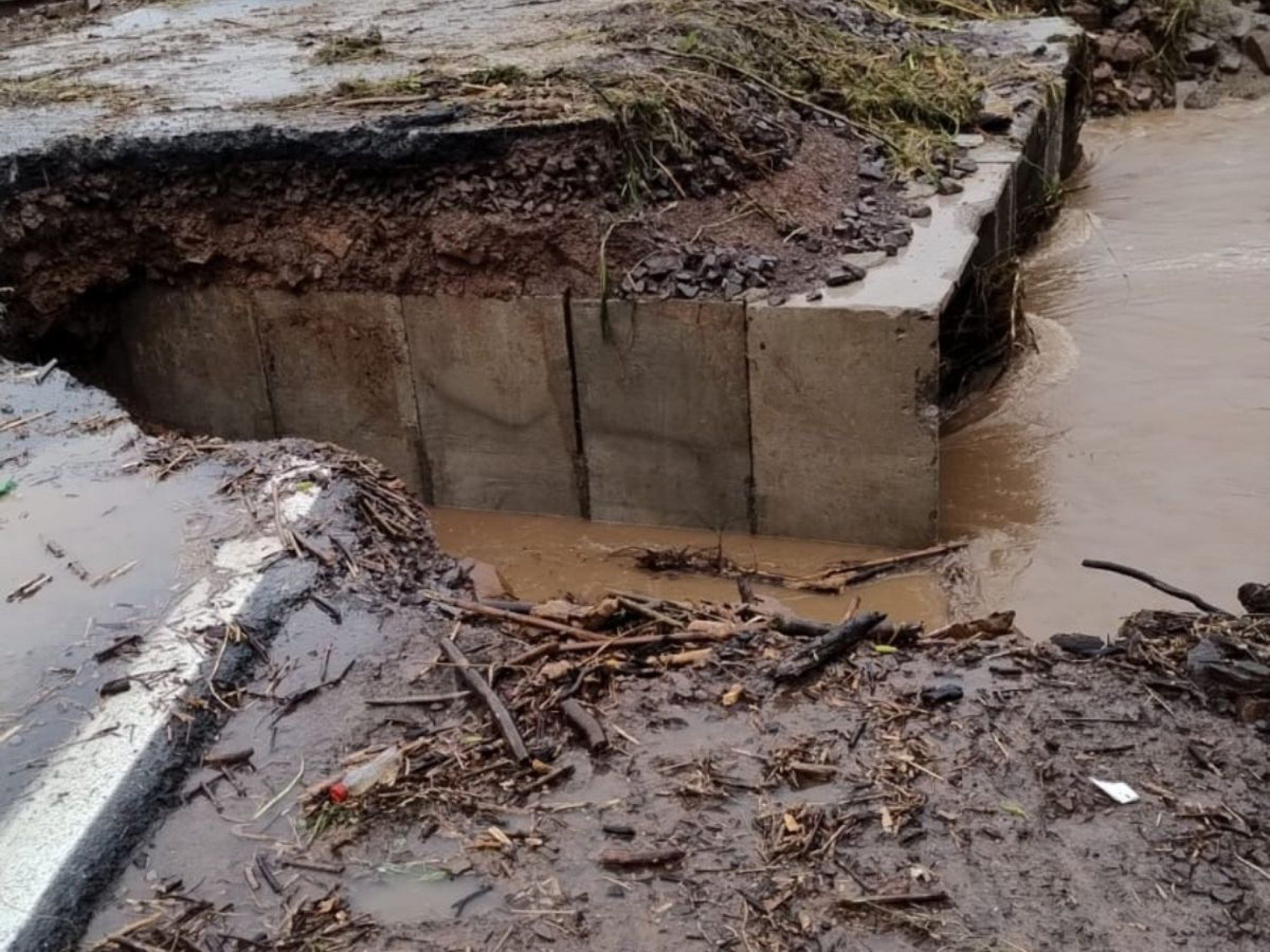 VÍDEO: Veja o que esperar da previsão do tempo nas próximas horas; cidades do RS já passaram dos 200 mm de volume de chuva