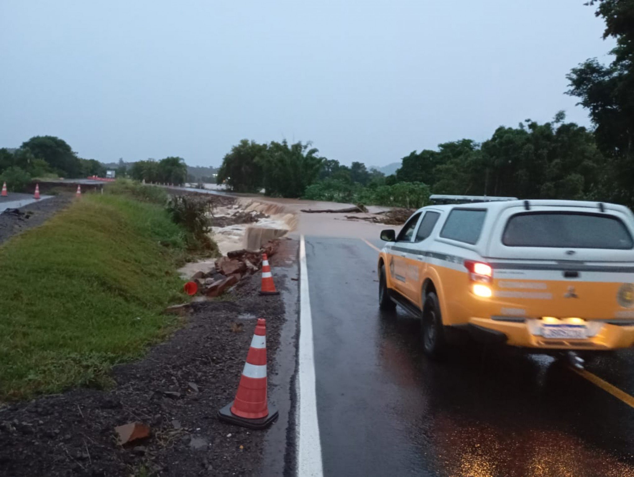 Tempestade causa bloqueios em estradas estaduais do RS; saiba quais