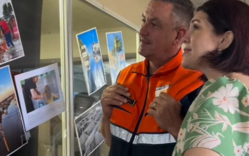Exposição sobre as enchentes tem entrada gratuita e ocorre até o final do mês em Sapucaia do Sul
