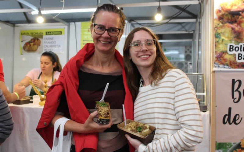 Miriam e Thaís Moraes visitam pela primeira vez o evento  | abc+