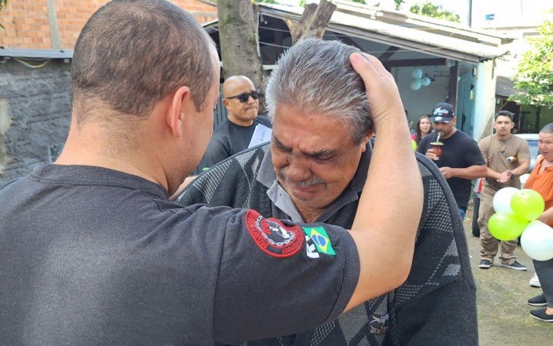 Após ser libertado, vigilante se emociona ao rever o pai idoso: “O maior pesadelo da minha vida” | abc+