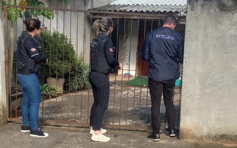 Polícia Civil cumpriu mandado de busca e apreensão na manhã deste sábado (10), em Sapucaia do Sul