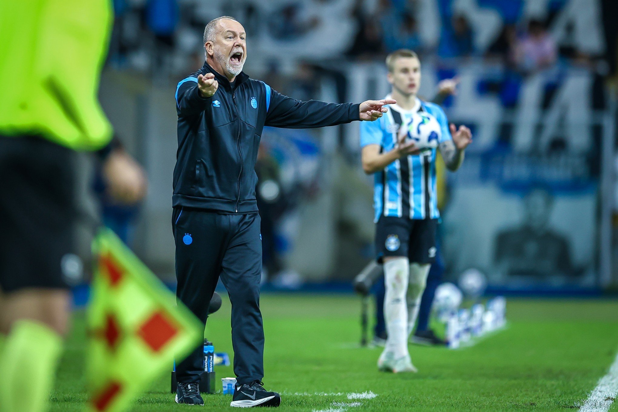 Apesar de frustração com empate, Mano Menezes valoriza evolução do Grêmio