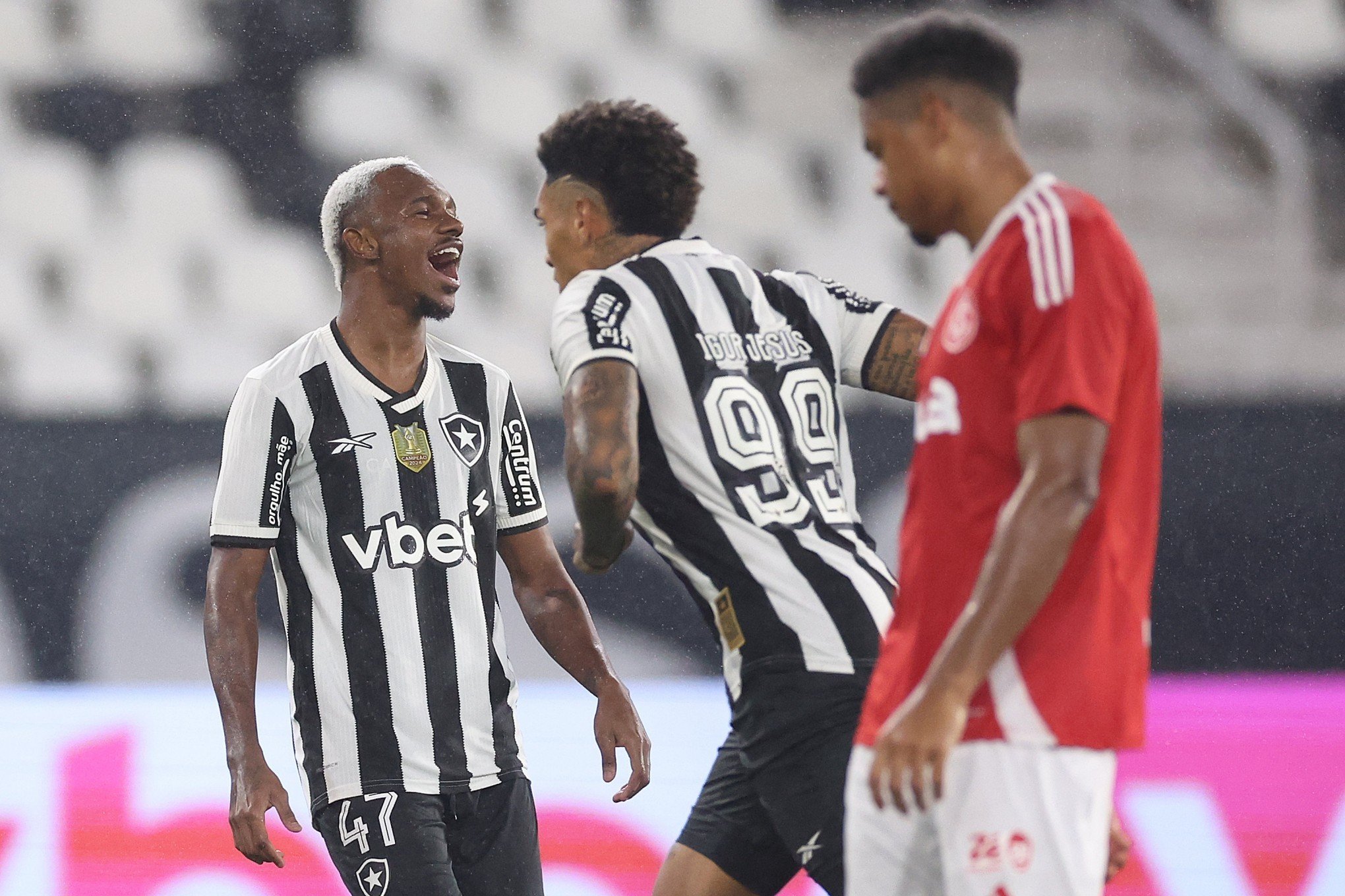 Inter preserva titulares e é goleado pelo Botafogo no Brasileirão