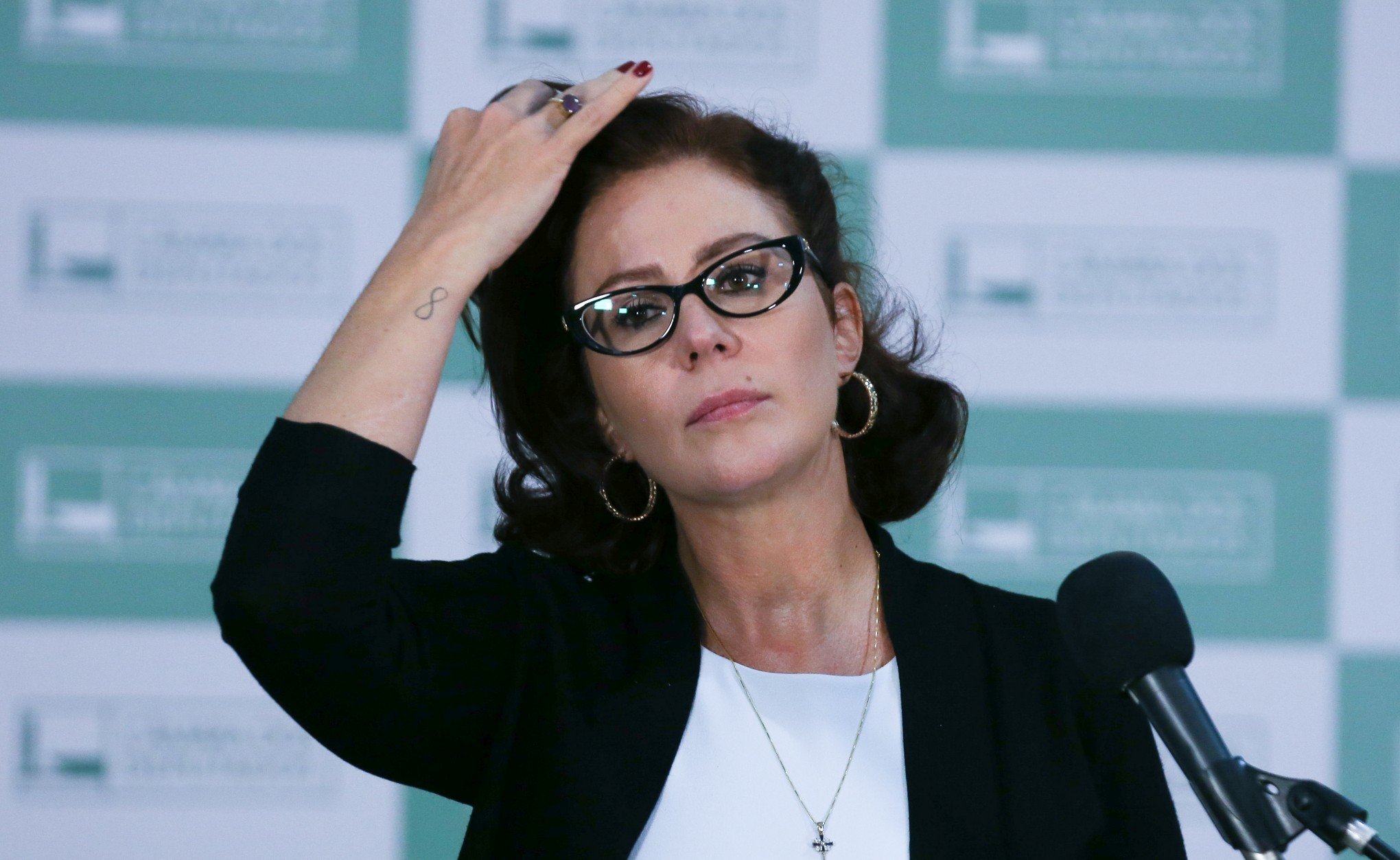 STF apreendeu passaporte de Carla Zambelli, mas liberou logo depois