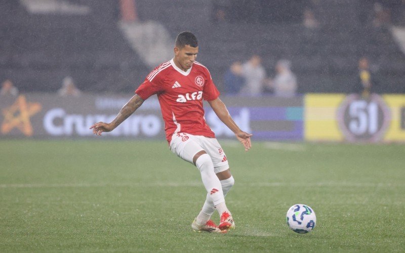 Lateral-direito Aguirre, do Inter  | abc+