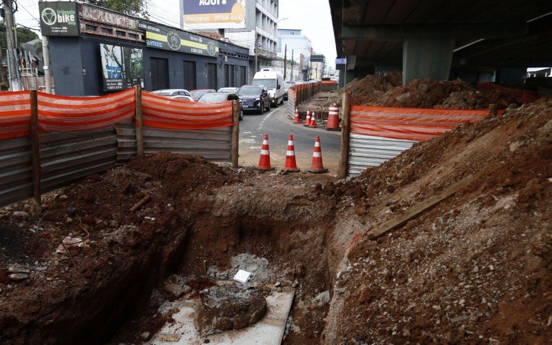 Obras de alargamento do viaduto da Metrovel