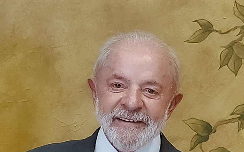 Em dia de operação contra Bolsonaro, Lula publica vídeo agradecendo Deus por mais um dia