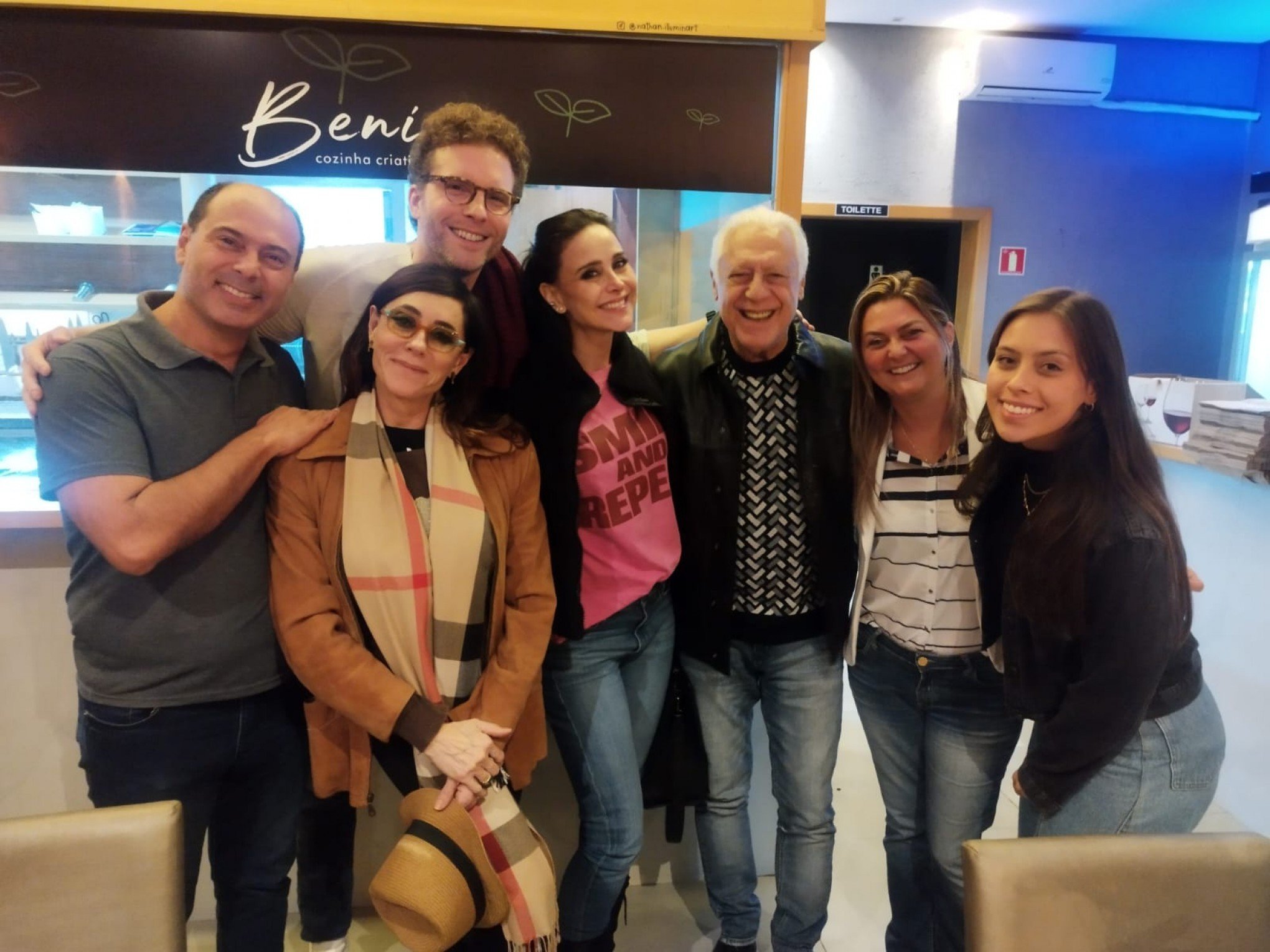 "Saíram encantados": Restaurante de Novo Hamburgo recebe atores globais; saiba o que eles pediram