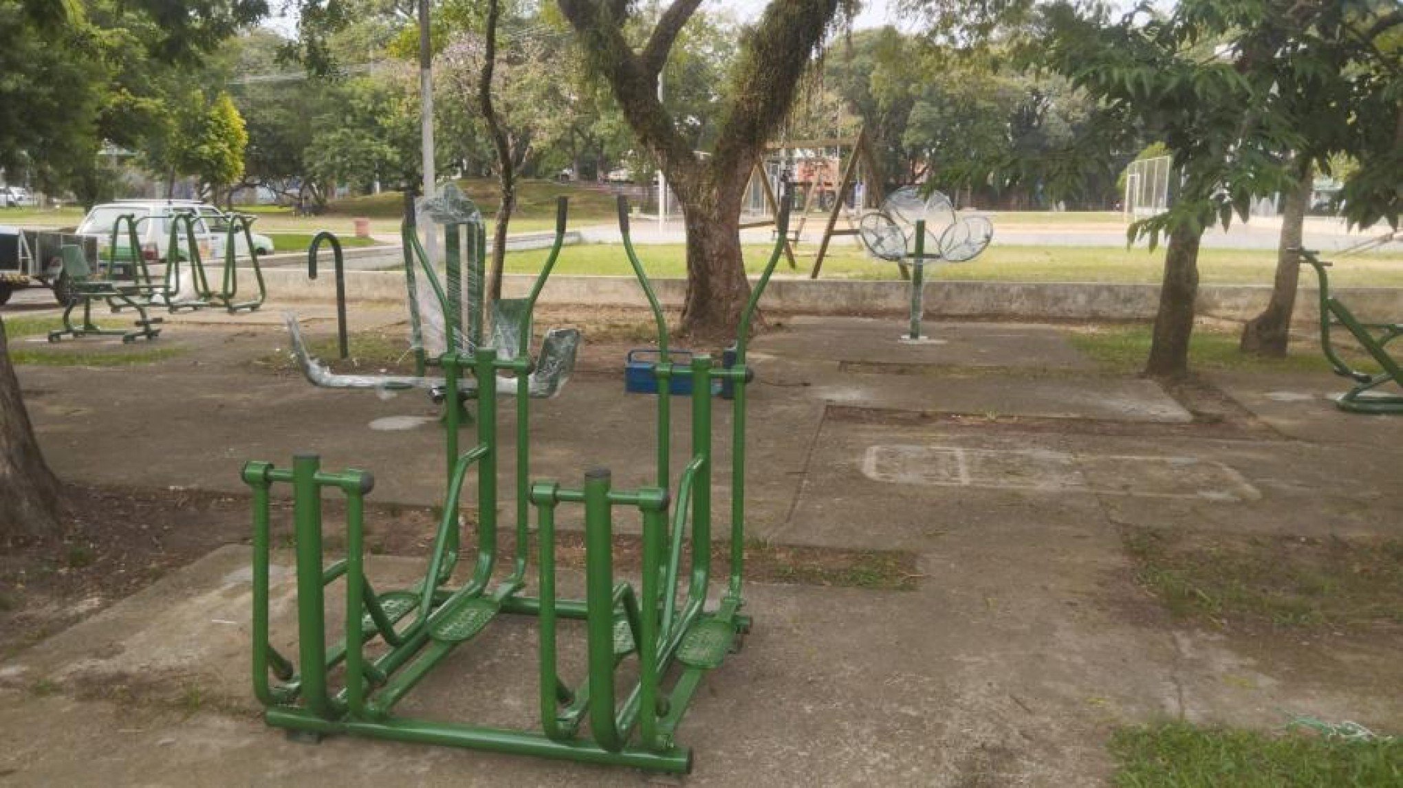 Praça da Biblioteca é alvo de vandalismo após revitalização; saiba como denunciar casos