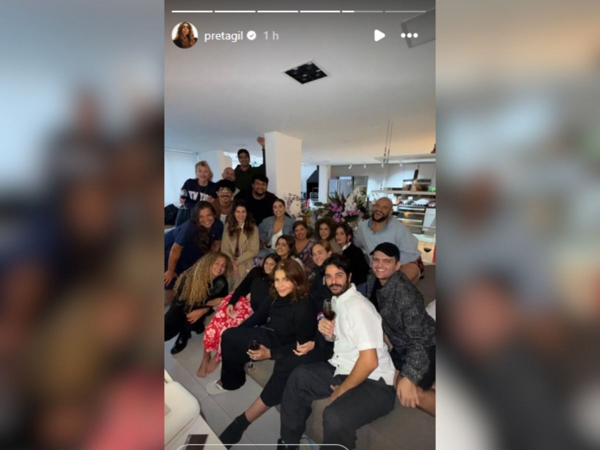 Preta Gil reúne amigos antes de viagem para se tratar nos Estados Unidos