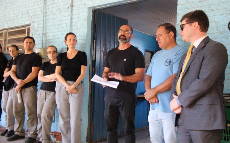   Dagoberto Rocha Ribeiro, primeiro tesoureiro da ASCOM e o    presidente do Grêmio Sindicato dos Funcionários Municipais de Novo Hamburgo, Vilson dos Santos de Moura | abc+