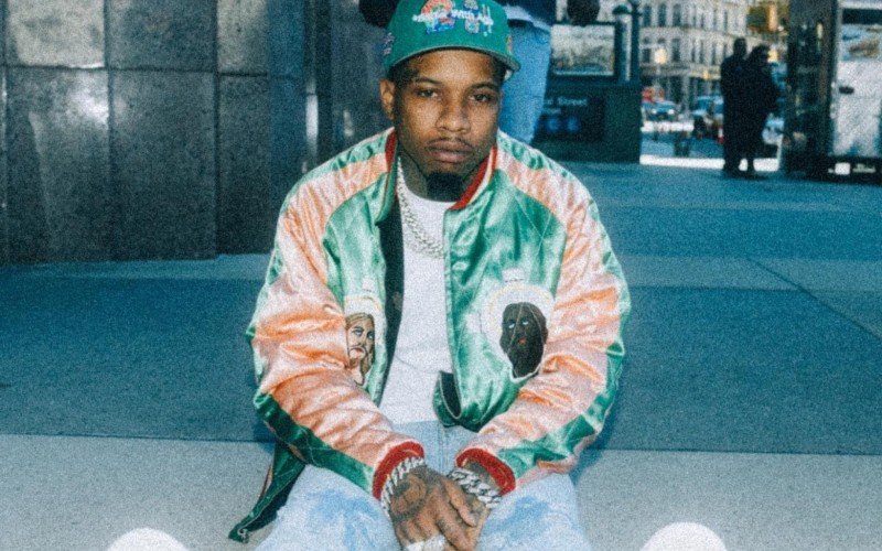 Rapper Tony Lanez foi esfaqueado na prisão nesta segunda-feira (12) | abc+