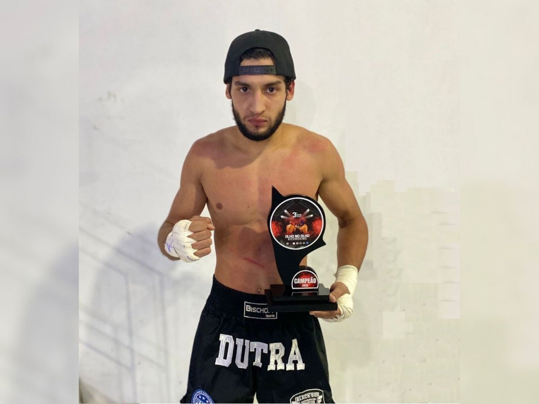 Atleta de Sapiranga vence luta em competição de kickboxing