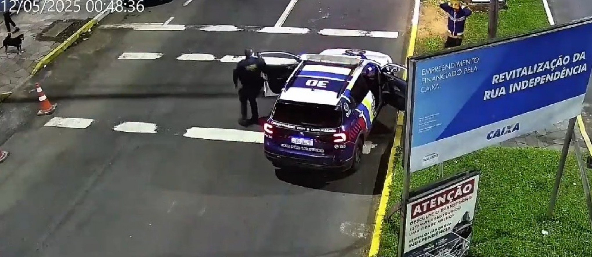 FLAGRADO EM VÍDEO: Homem preso após furto em veículo foi liberado horas depois